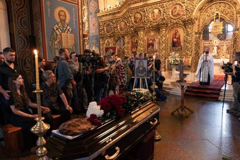 Viktoriia_Roschyna_Funerals_Church